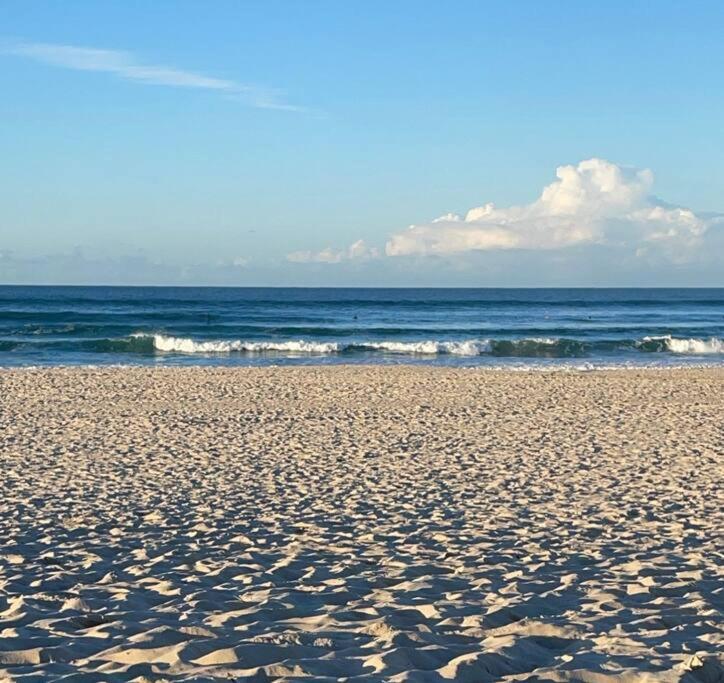 דירות גולד קוסט Chic Beachside Getaway 2Br 2Bath Fully Equipped מראה חיצוני תמונה