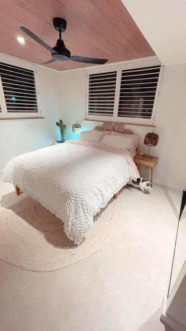 דירות גולד קוסט Chic Beachside Getaway 2Br 2Bath Fully Equipped מראה חיצוני תמונה