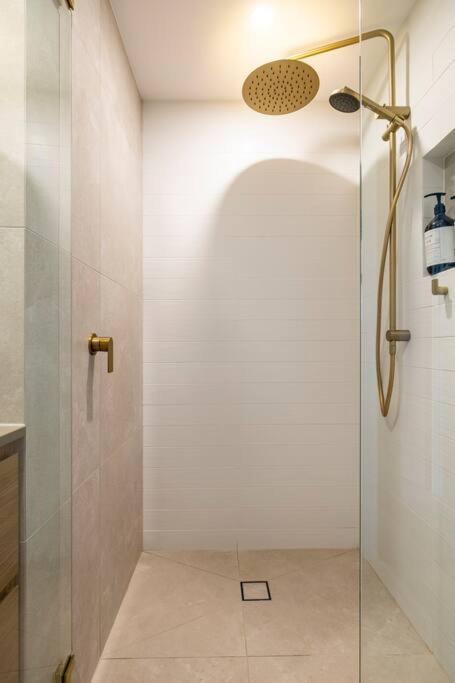 דירות גולד קוסט Chic Beachside Getaway 2Br 2Bath Fully Equipped מראה חיצוני תמונה